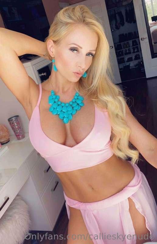 🎥: ✨🐈 Uber Sexy, Ultra Sultry Striptease Show ✨🐈 Let me give..