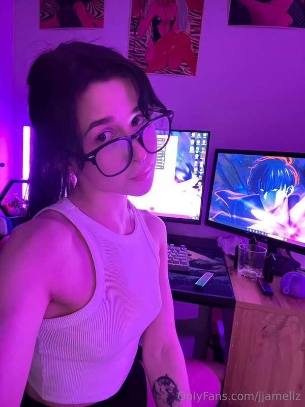 The computer’s on, and I’m in seduction mode. Who’s ready to..