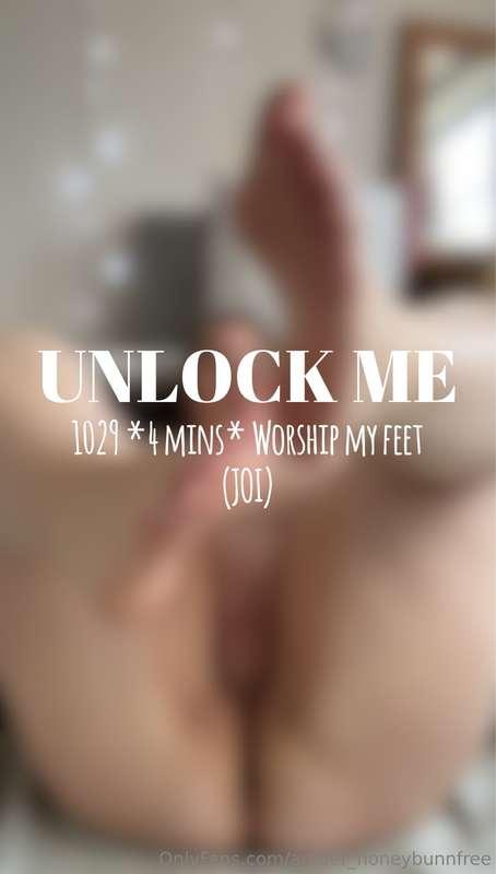 **WILL YOU WORSHIP MY FEET FOR ME BABY?** 🦶🏻*I know how much..