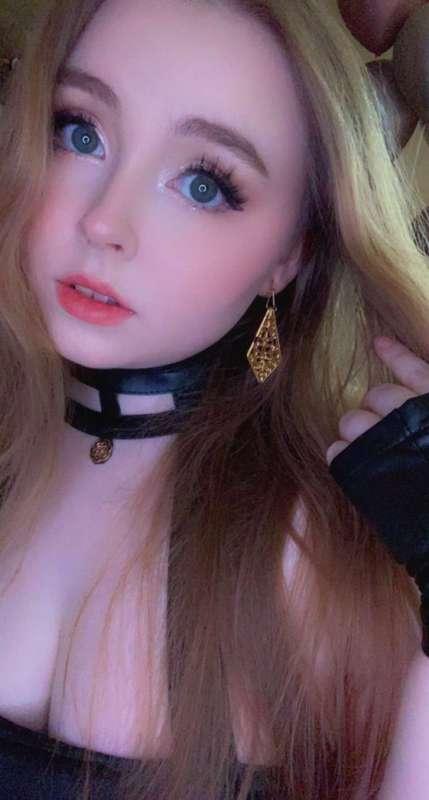 Yor cosplay without the wig (all tiers)