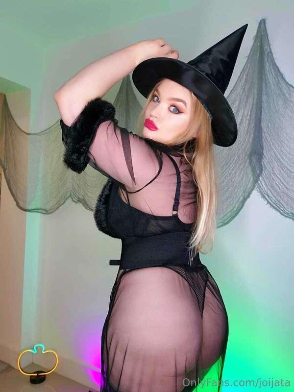 Spooky season is my favourite time of year x x 