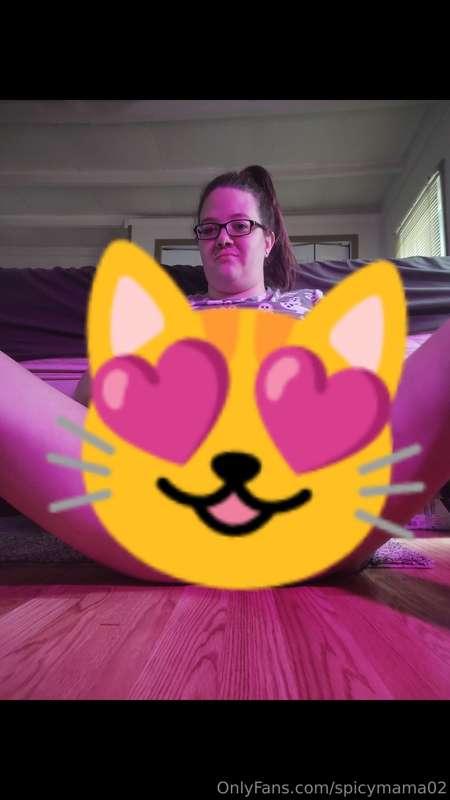 Just spreading it open just for you! Come check it out on my..