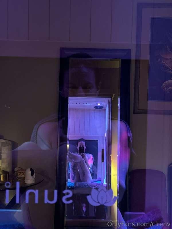 Ready to misbehave while in the sauna. 🧖‍♀️😈