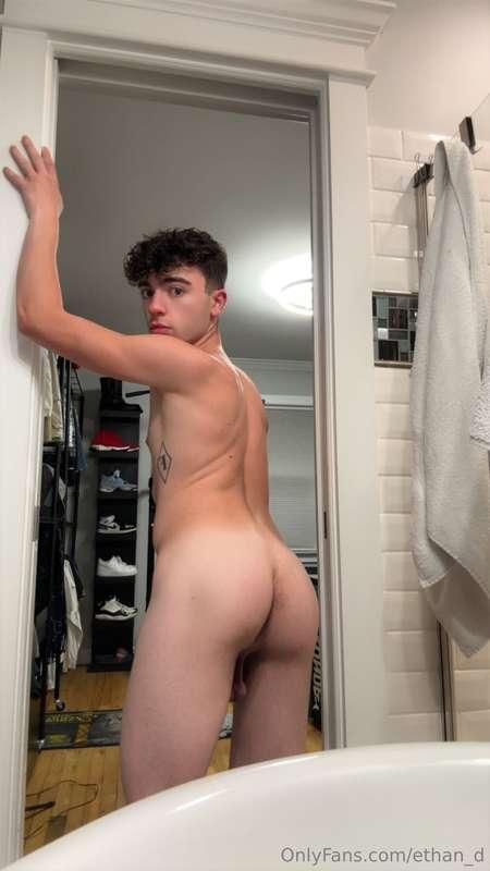 Naked after the shower… just missing you👀