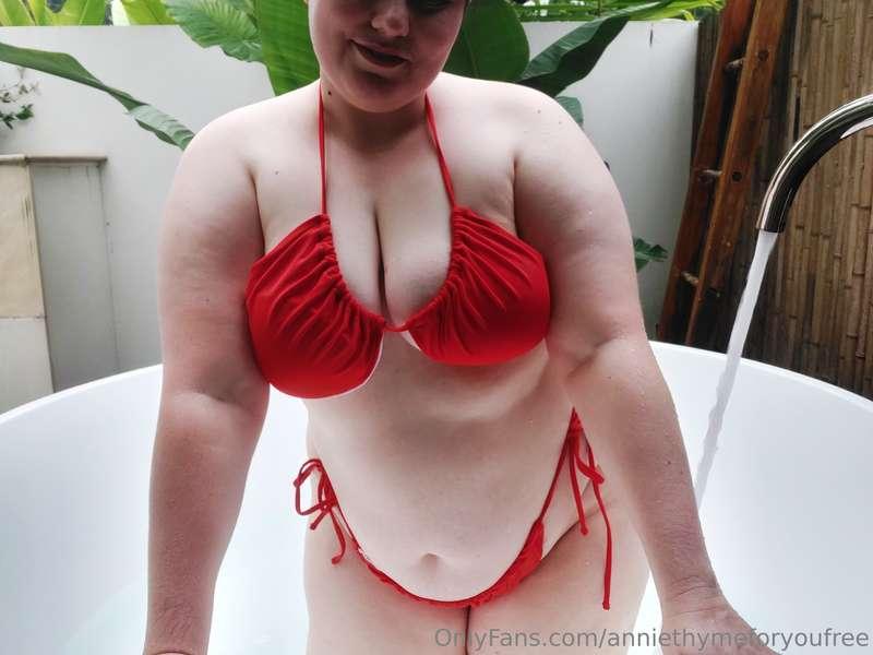 You kissing my tummy or my tits? 😘