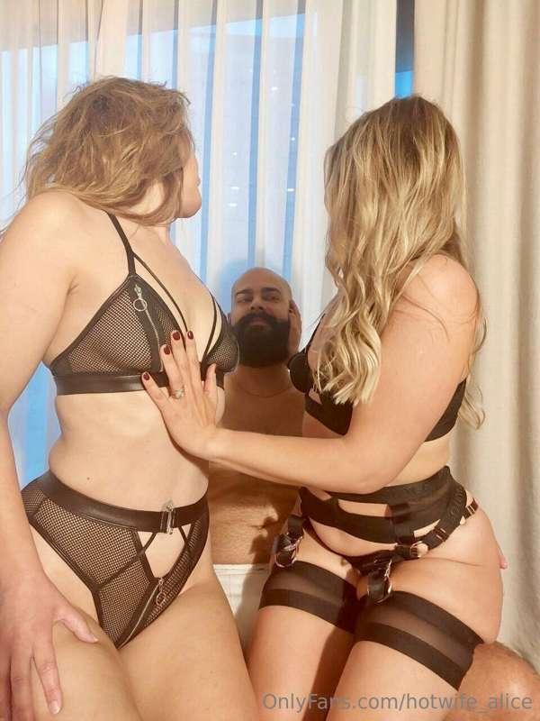 Just 2 hotwives having fun with Tommy Slayed 🥵

@kayleighdav..