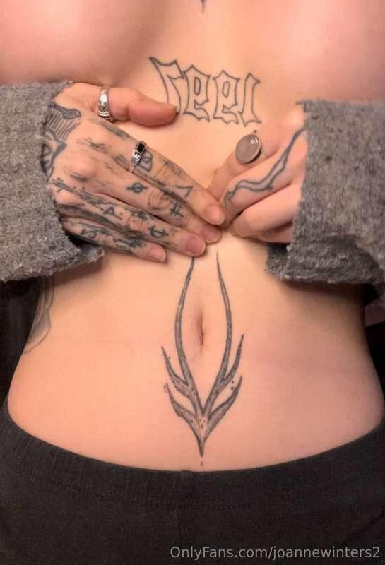 I woke up and felt like playing with my bellybutton 🥰
Filmed..