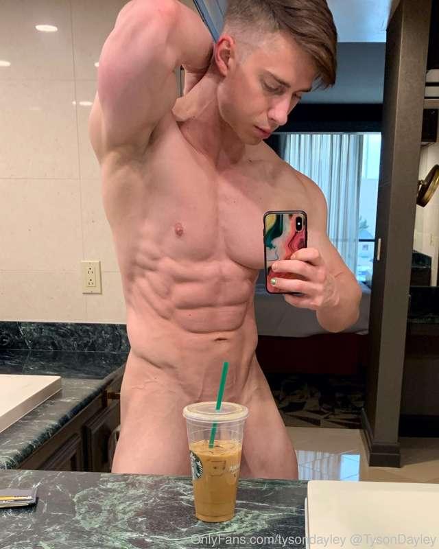 Got a big ol’...Starbucks; it’s Thirsty Thursday 😋