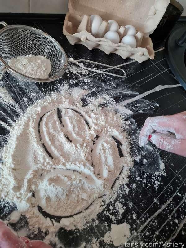 Its always fun even to cook 😂😂😂

#cooking #housewife #wifey #wife #milf #fyp #fun #Laugh #dick #cock