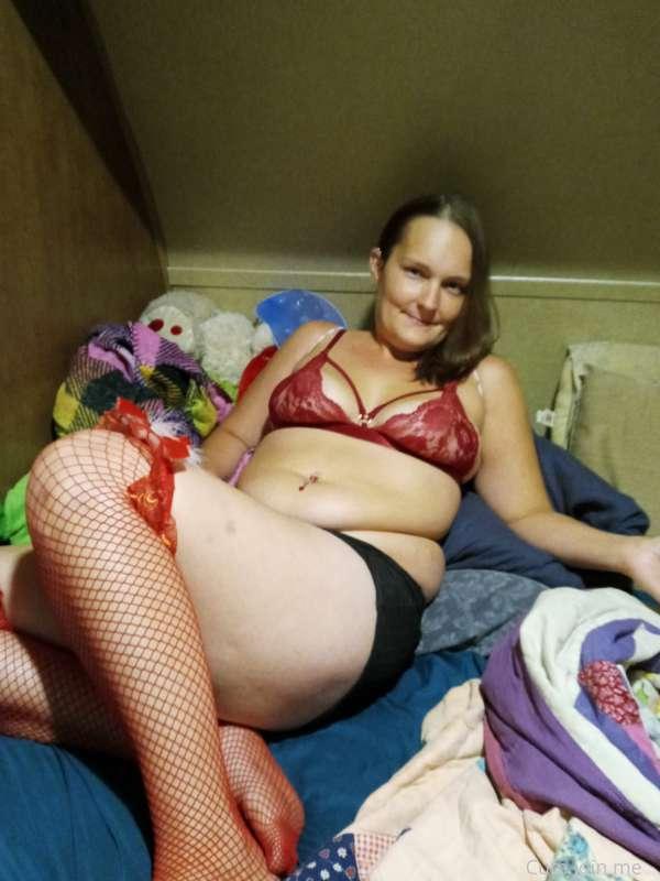 Anyone wanna cum play alil😈😈💦💦