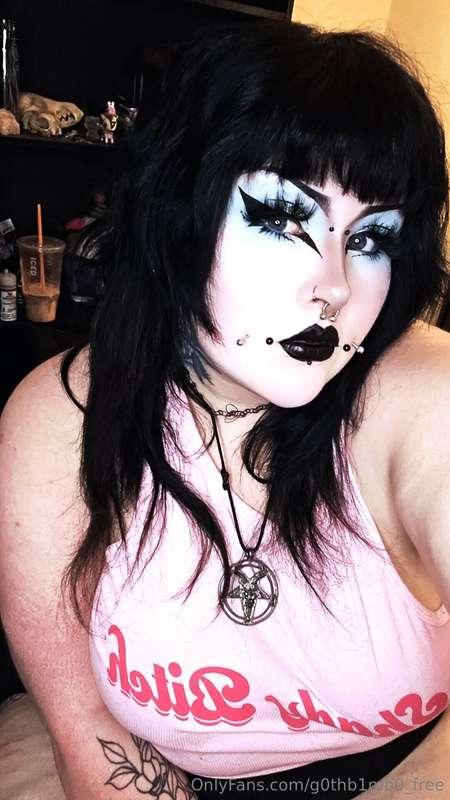 What kind of makeup would you like to see me in? 💕
