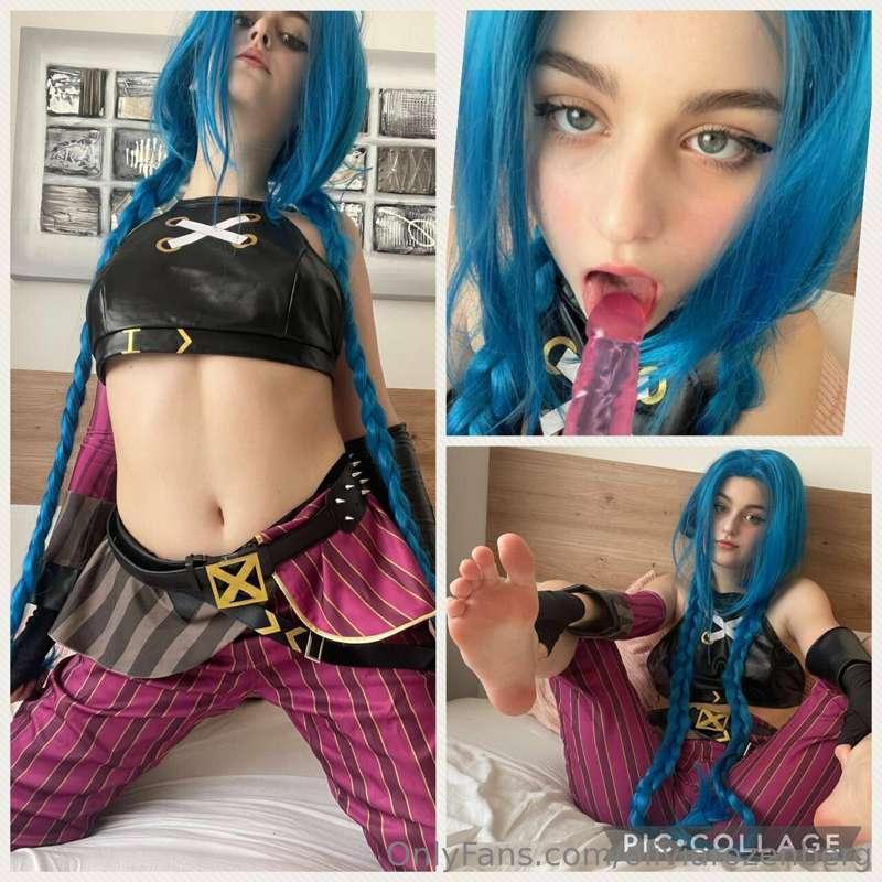 @lovelytinnaxo
College Girl loves masturbating after school🥵..