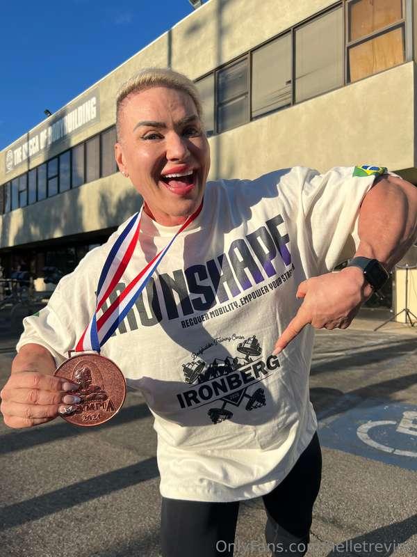 Hey !! What do you think of my medal? Yeah I know it’s not g..