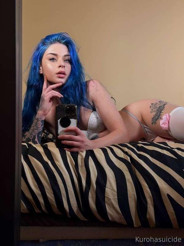Live for the night . . . keep me company when I finish? 😘