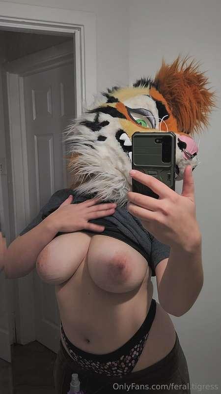 Melons anyone? 🥴😘