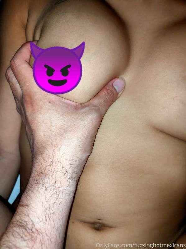 For those who love amateur nudes 🥰 This Is a set of pics sho..