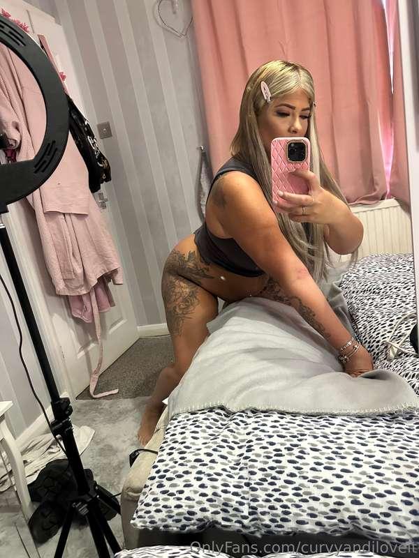 Wanna come bend me over