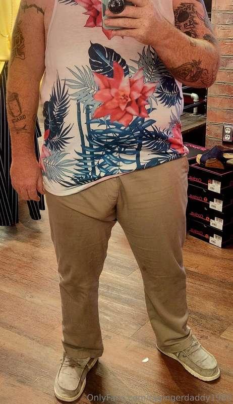They offered me a job at this boutique. I wonder why?😏