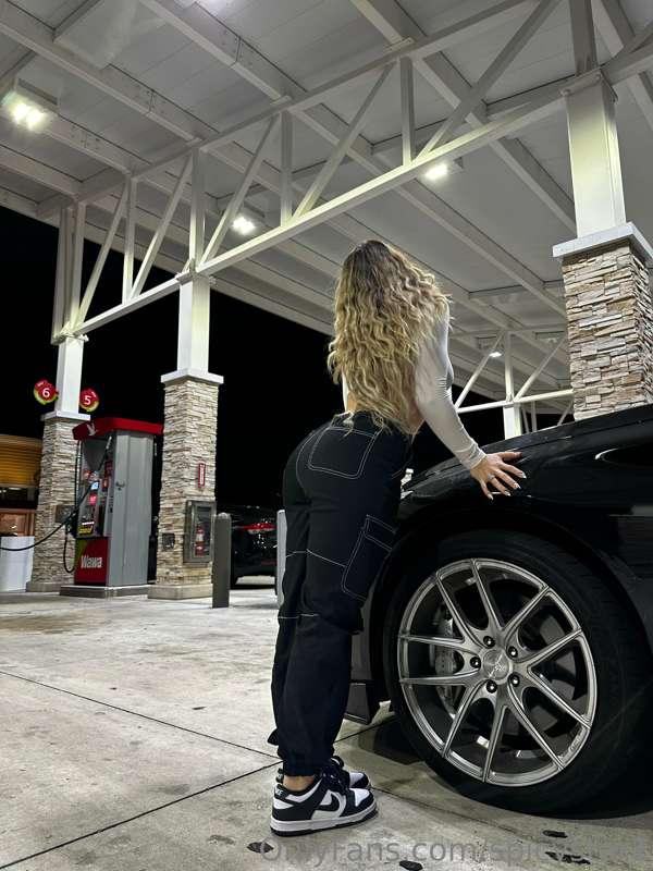 I bet you like when I bend over 😝💋