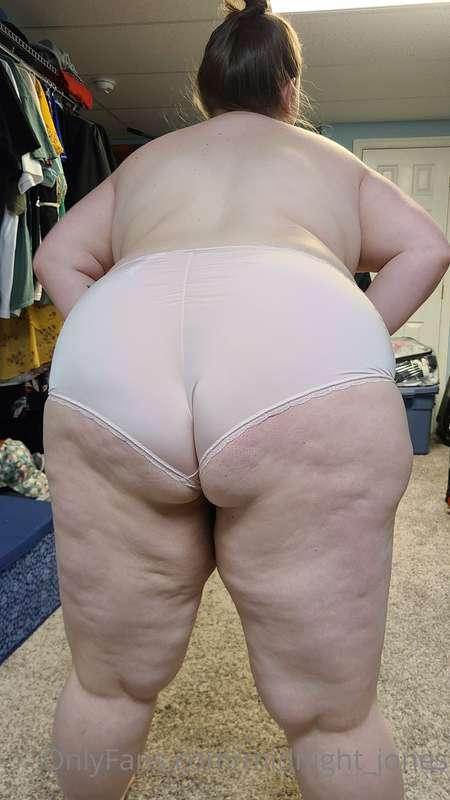 New panty pics! Full set of pics out now at onlyfans.com/swe..