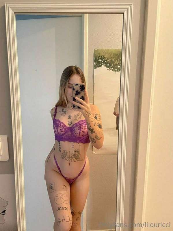 I know how to work all my assets👅