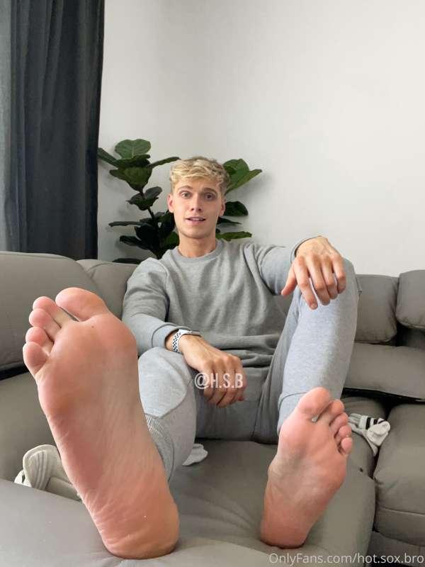 Do you like these kind of pics ? 🦶🏼😏 Had fun making these