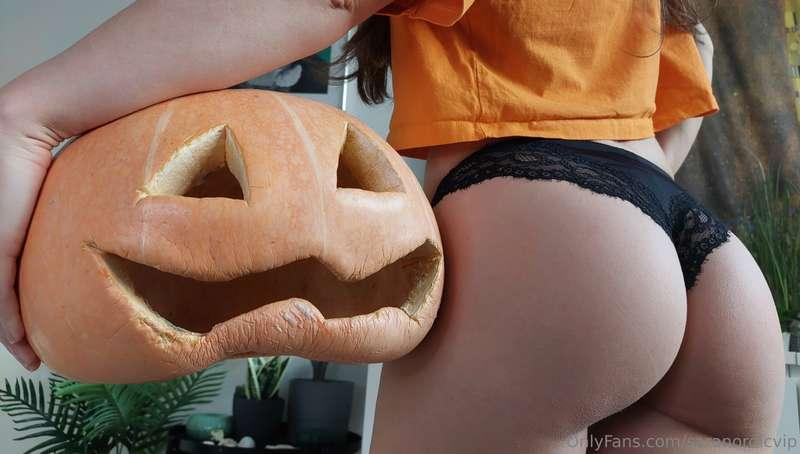 Like two peas in a pod 🎃🍑