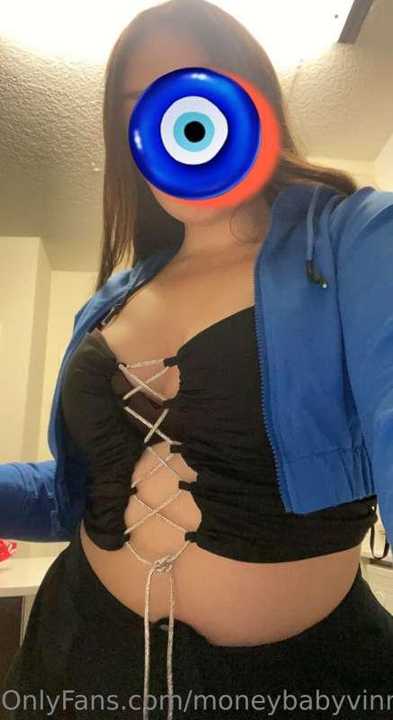 Who wants to see more of me 👀 🍑💦