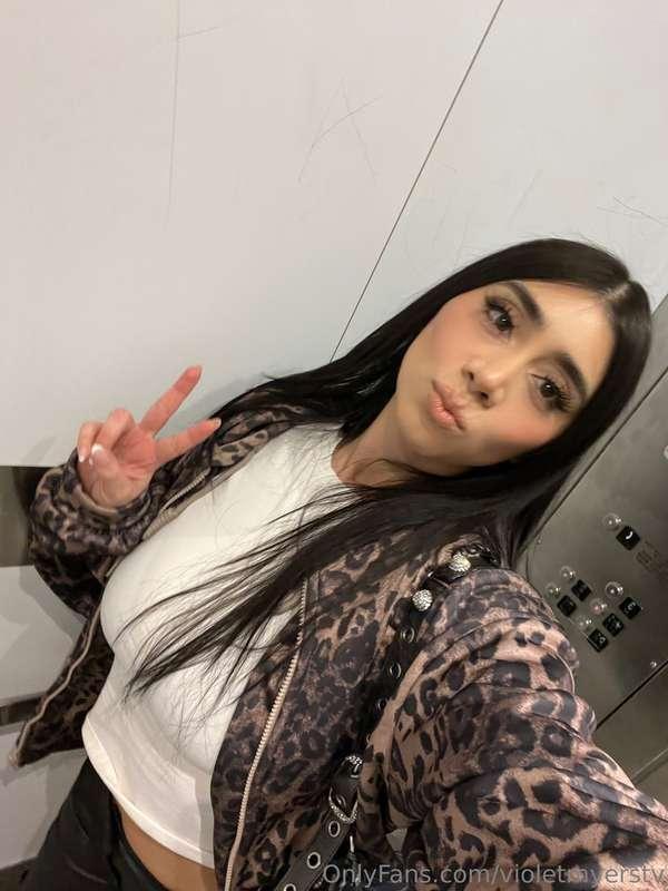 Hey you miss me? 😘https://onlyfans.com/violetmyers/c79