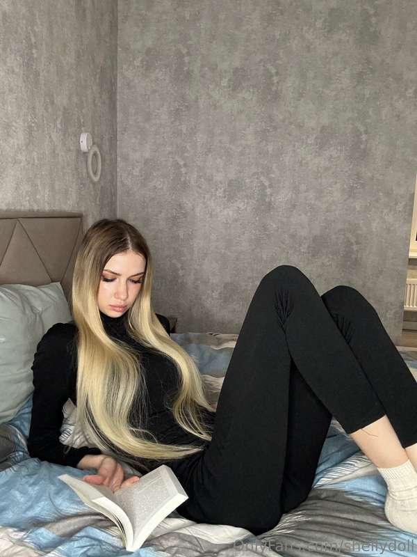 i love reading, but my eyes get tired, so i wanna sleep fast..