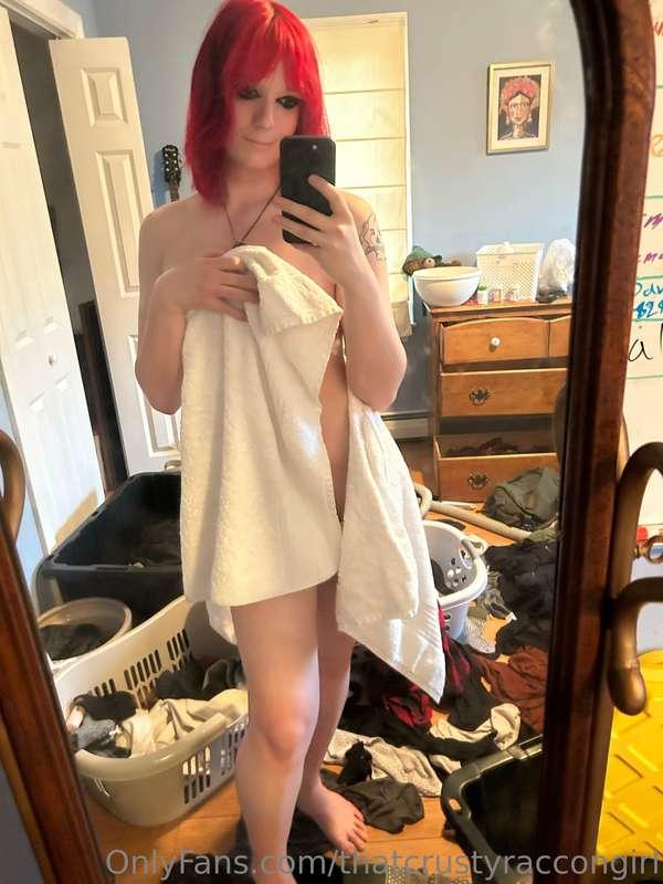 Feeling silly after a bath i know u wanna see what’s under t..