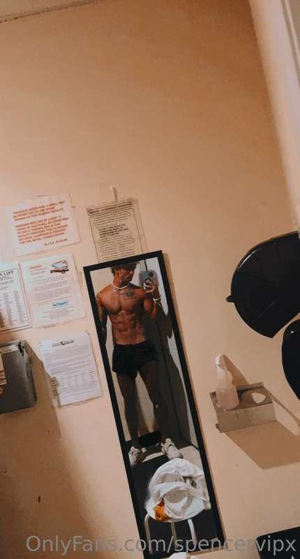 Cum tan with me but let’s just not tan and just get sweaty;)