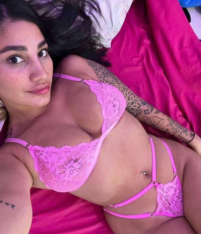 🌻 @cutieebrenda 🌻Sweet face, spicy soul 🔥 Once you enter her..
