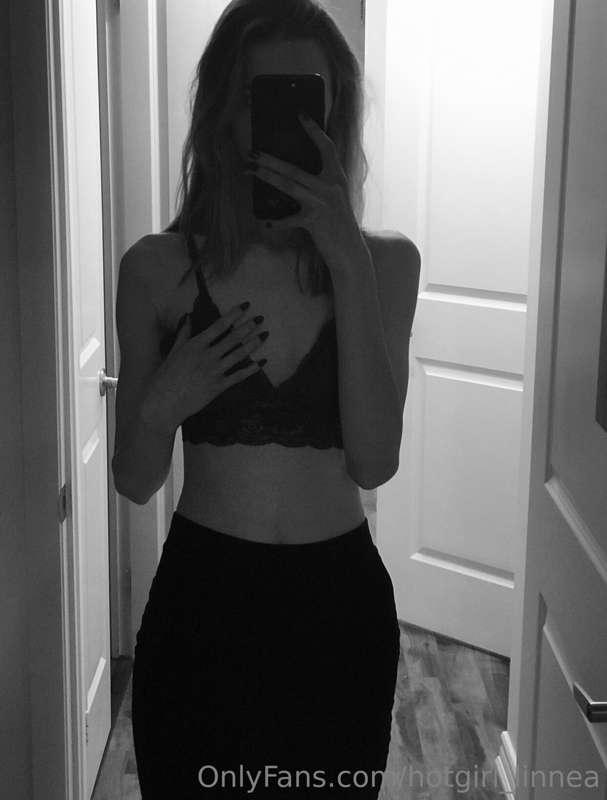 DM me for request and custom pictures & videos 🤍
