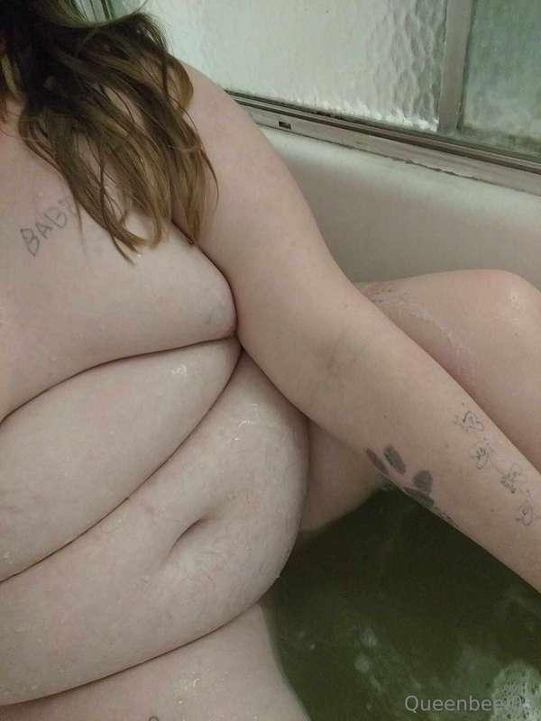 queenbee.03 image #0