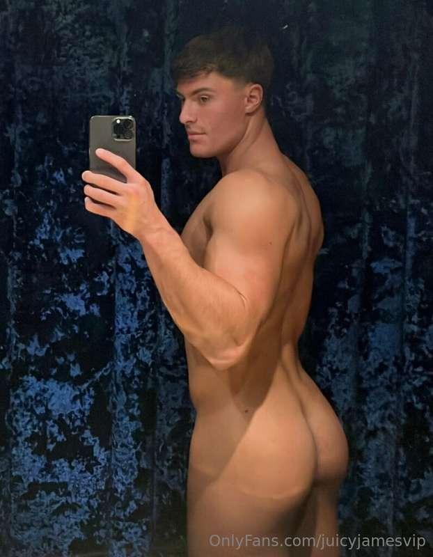 Spread these cheeks and stick you tongue in🥵