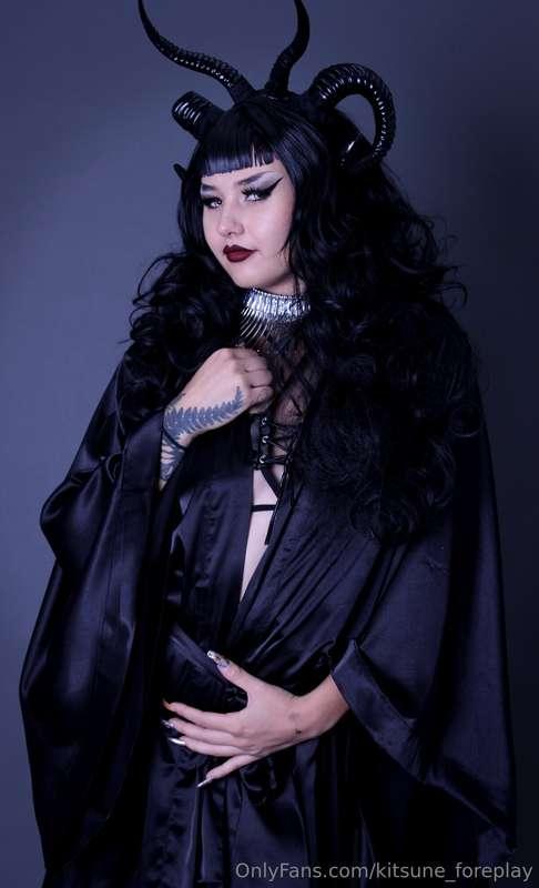 ONLYFANS EXCLUSIVES JUNE: Burlesque Succubus 😈 Pt. 1/2 Hello..
