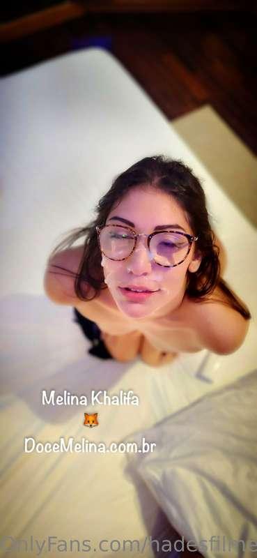 Ela adora se hidratar e beber muito leitinho dos fãs!🦊❤️‍🔥  ..