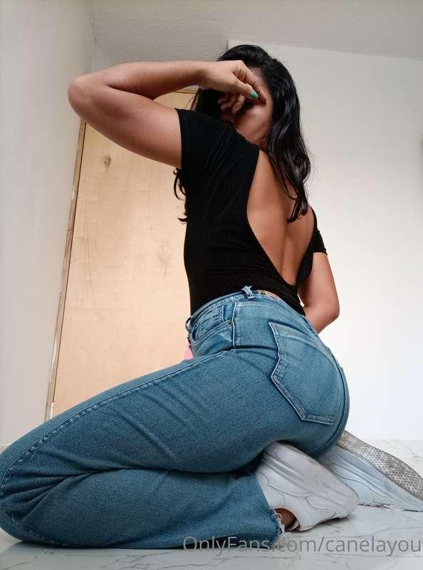 casual day, noisy outside but i wanted to show you my pussy ..