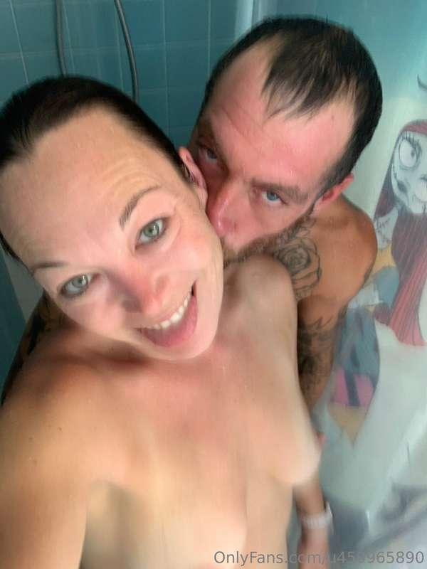 Lil pussy play in the shower