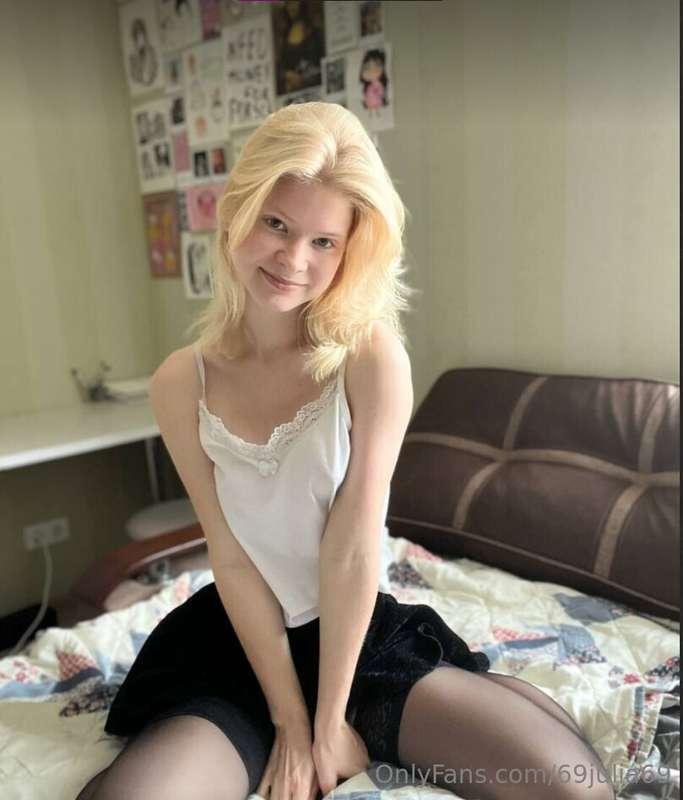 LIVE SEXTINGCutie 😇@anikalov🟢ONLINE NOW🟢@anikalov @anikalov ..