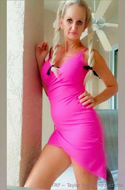 Yes I am feeling myself do you like my new dress it's pretty..