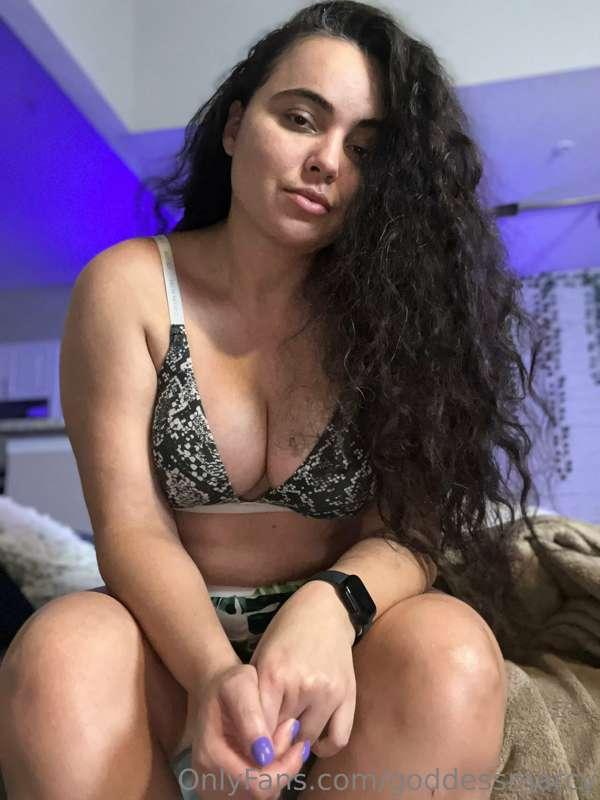 Choose one to worship: Titties, ass, armpits or bellybutton