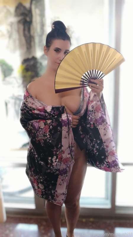 My lords, I bring you pleasures from the far east.....⛩️🎌🍣