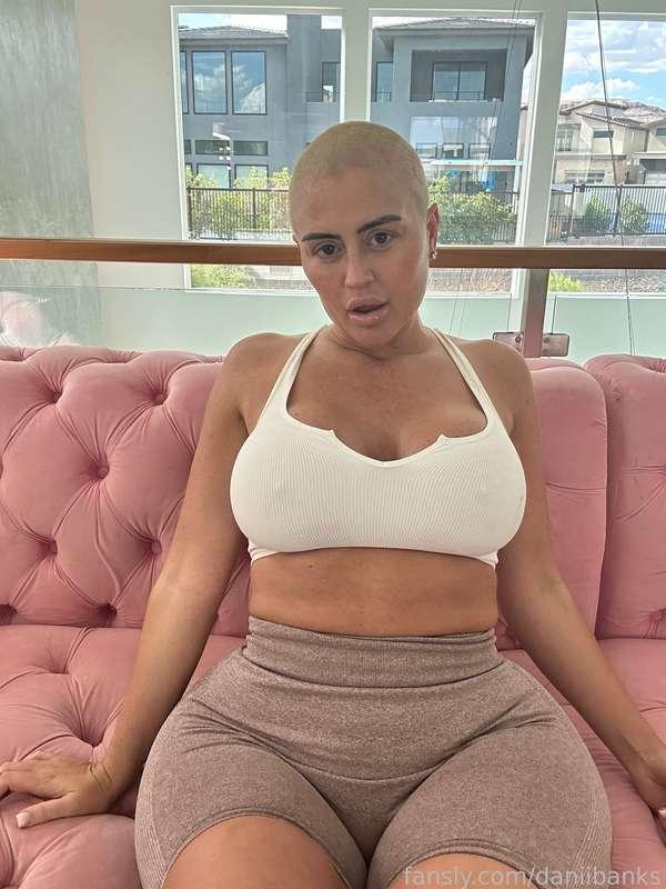 daniibanks image #0