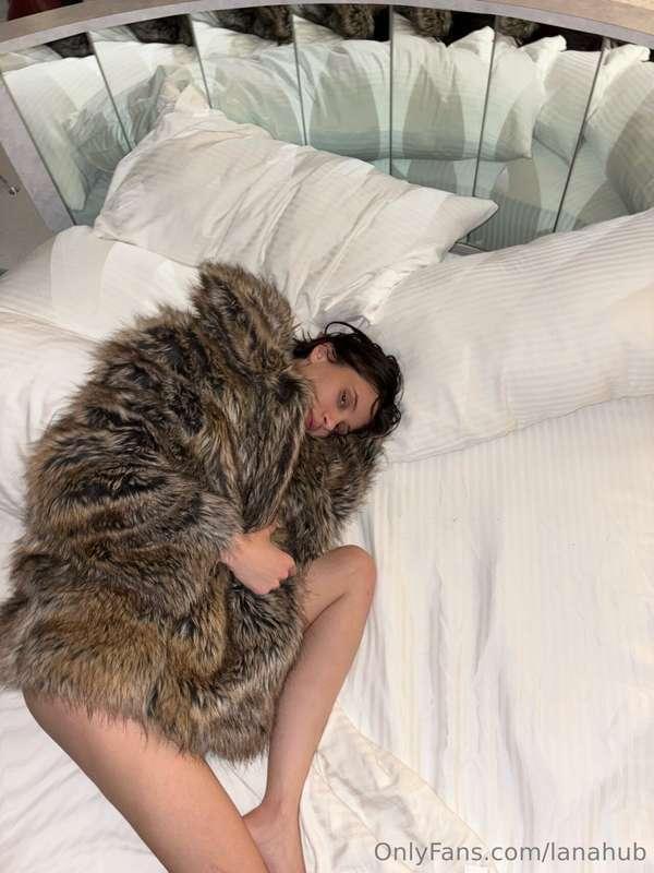 me pouting in bed rn cause i couldn't watch you stroke it to..