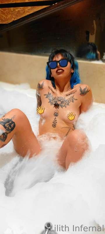 💦💦💦
playing with water
💦💦💦