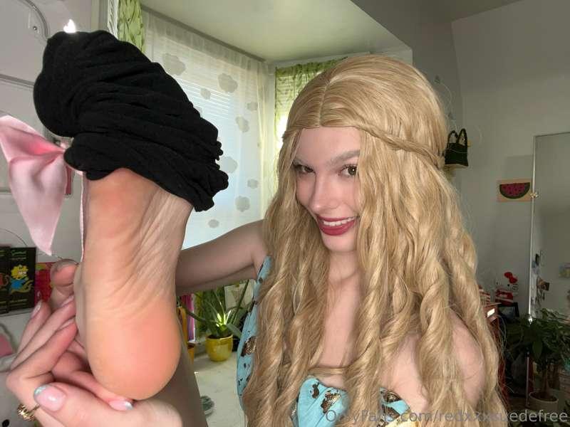 ONLY $10!! Khaleesi self worship 🐉🦶 also uploaded @redxxxsue..