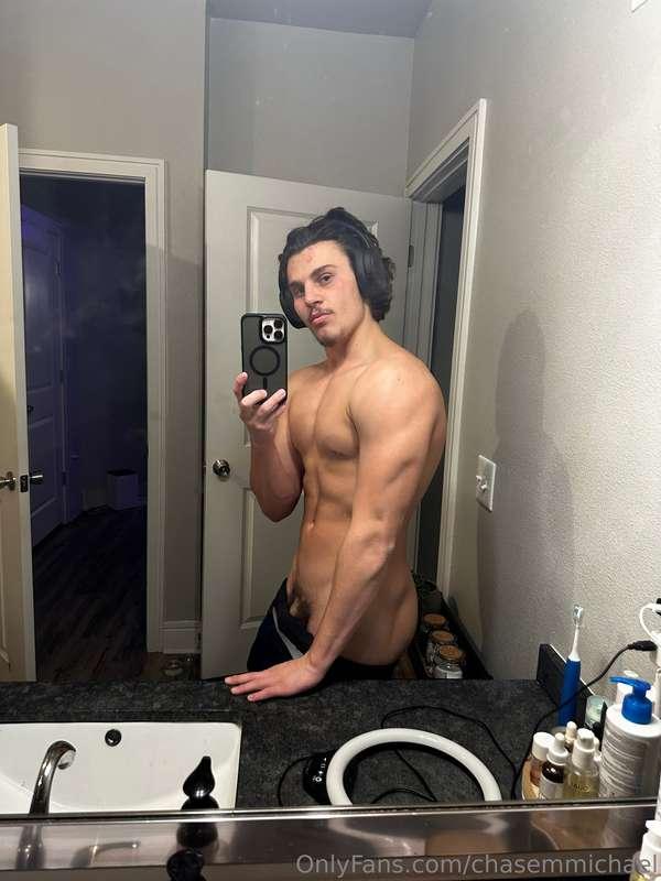 Going to the club😈🔥wanna come?😜🥵