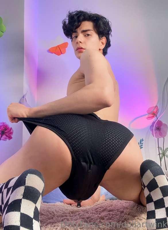 Te gustaría que te pusiera mi culo en tu cara ? 🍑